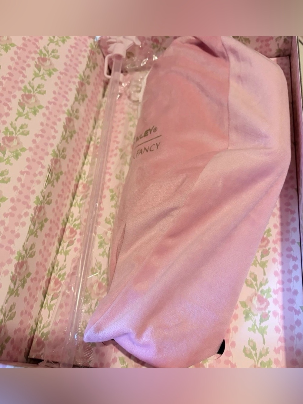LoveShackFancy x Stanley Pink Floral 40 oz. Quencher Tumbler, New in Box - Picture 7 of 7